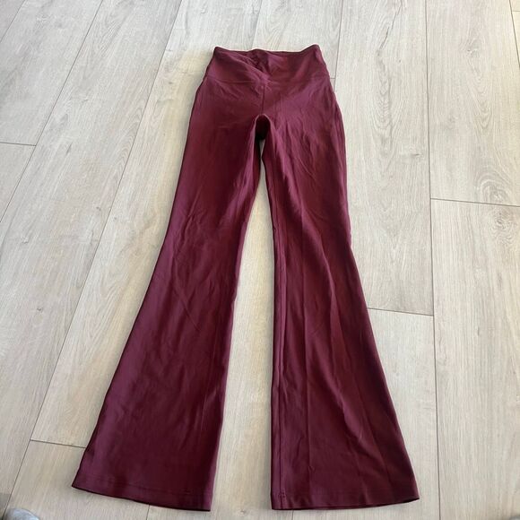 Lululemon women’s boot cut leggings size 4 - Picture 1 of 9